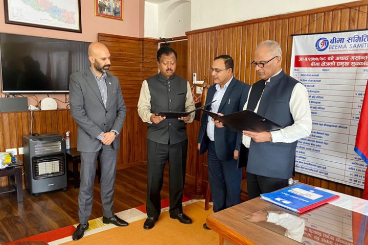 नेपाल लाइफका नवनिर्वाचित अध्यक्षद्धारा सपथ ग्रहण