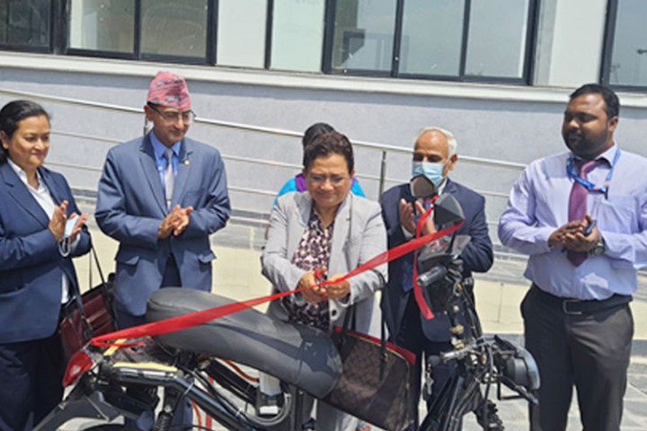 विद्युतीय स्कुटर निर्माणमा नास्टको सफलता, एकपटक चार्ज गर्दा ५० किमी गुड्ने स्कुटर २ लाखमै बन्ने
