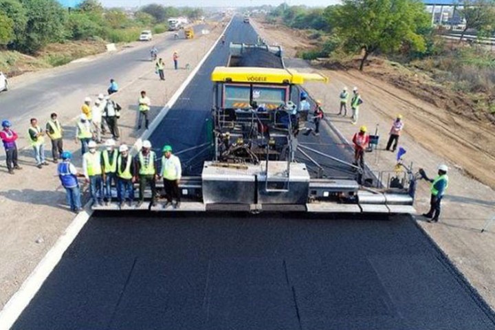 सडक कालोपत्रमा नयाँ विश्व कीर्तिमान, ५ दिनमै ७५ किलोमिटर कालोपत्र