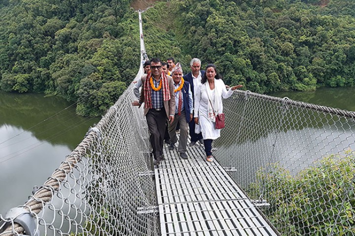 पर्यटक आकर्षित गर्न बेगनास तालमाथि झोलुङ्गे पुल