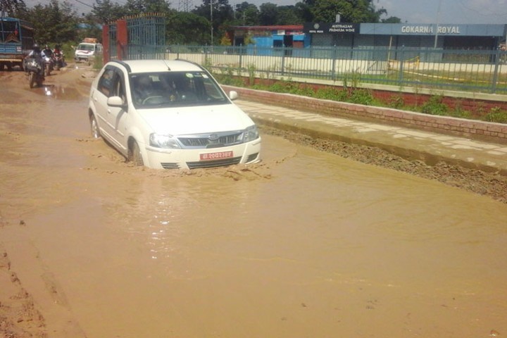 काठमाडौंको सडकमा जलयात्राको झल्को !