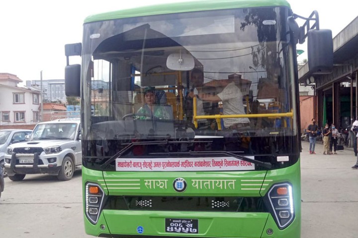 काठमाडौंमा गुड्न थाले साझाका विद्युतीय बस, यस्तो छ रुट