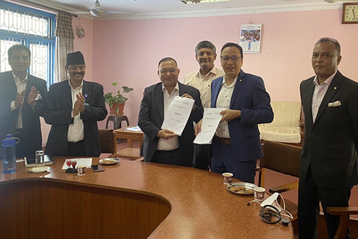 कान्ति बाल अस्पतालमा हिमालयन बैंकको नगद संकलन काउन्टर