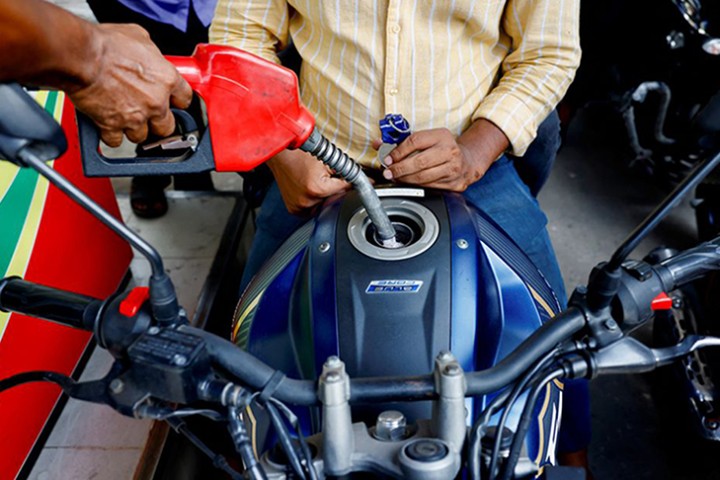 बंगलादेशमा पेट्रोलको भाउ एकैपटक ५०% बढ्यो, श्रीलंकाको जस्तै आर्थिक संकट निम्तेको हो ?