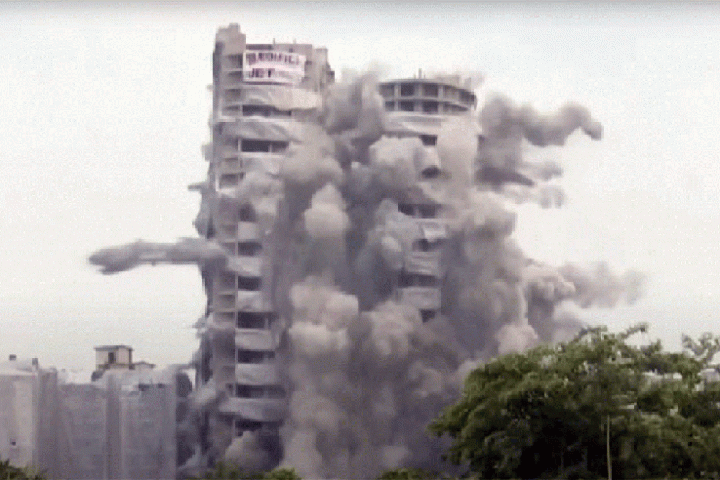 अनधिकृत रूपमा बनाइएको ३२ तले ट्वीन टावर ९ सेकेन्डमै ध्वस्त (भिडियोसहित)