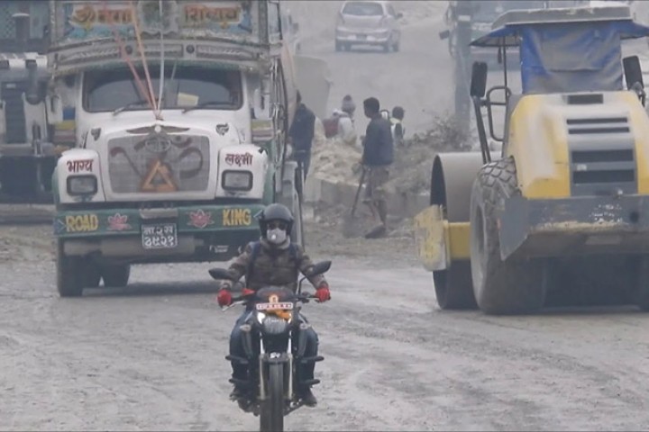 हाइवे निर्माणमा ठेकेदारको लापरवाही, ठेक्का लागेको दुई वर्षमा १४ प्रतिशत काम