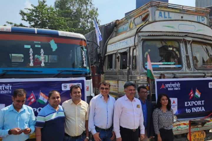 अर्घाखाँची सिमेन्टले गर्‍यो निर्यात सुरू, सञ्चालक मुरारका भन्छन्, ‘निर्यात गर्ने सपना पूरा भयो’