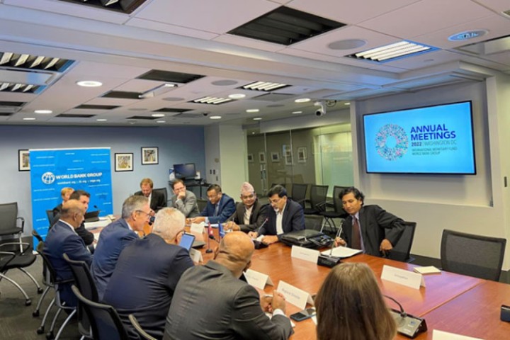 अर्थमन्त्री शर्मा र विश्व बैंकका उपाध्यक्ष बीच भेटघाट