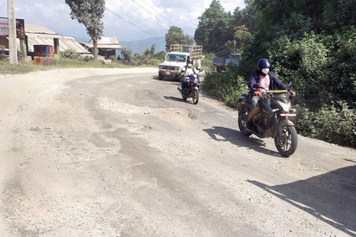 अरनिको राजमार्गमा दुर्घटना बढ्दो, राजमार्ग विस्तार सुरक्षित तरिकाले गर्न निर्देशन