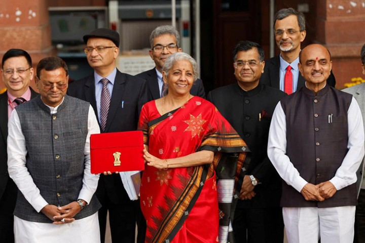 भारतको नयाँ बजेट : कार र स्मार्ट फोन सस्तिने, नेपालले पाउने अनुदान  घट्यो