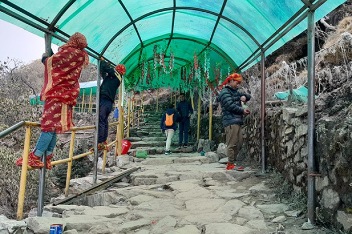 पाथीभरा जाने पदमार्गमा 'फाइबर ट्रस'