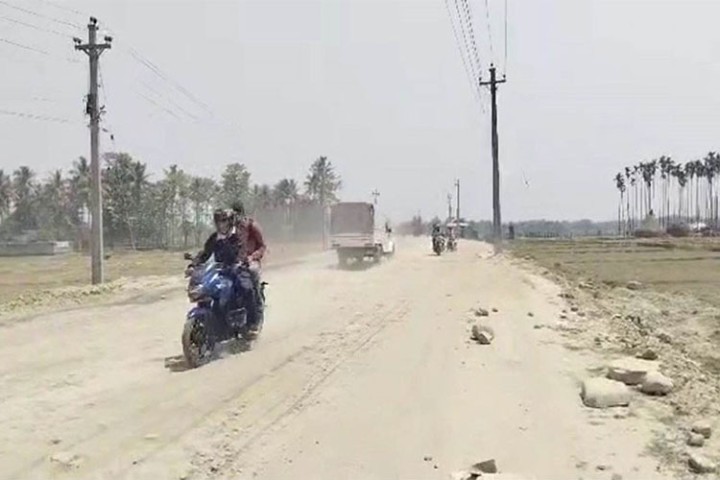 हुलाकी राजमार्ग निर्माण १ महिनादेखि ठप्प, ठेकेदारलाई कारबाही गर्न मन्त्रीकाे निर्देशन