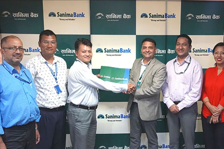 सानिमा बैंकले विपन्न महिलाको उपचार गर्न आर्थिक सहयोग गर्ने