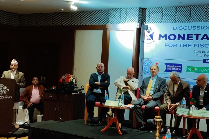 गभर्नर अधिकारीकाे सन्देश : कसिलाे माैद्रिक नीतिकाे निरन्तरता, परिस्थिति हेरेर निर्णय