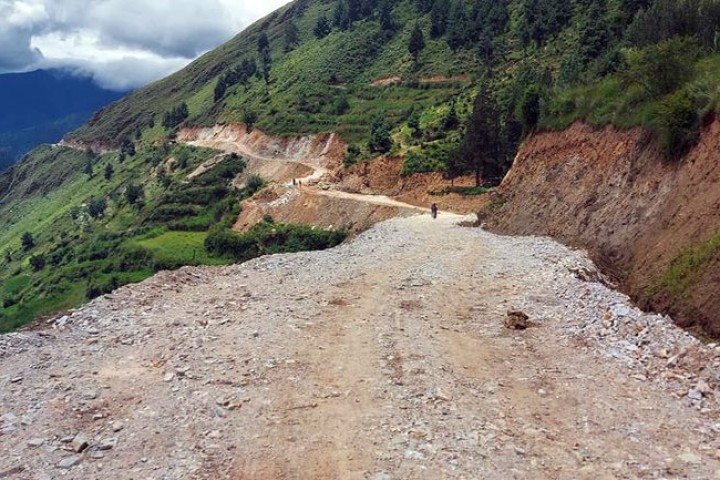 रारा जाने नाग्म-गमगडी सडक फराकिलो बनाइँदै, १५ दिन बन्द हुने