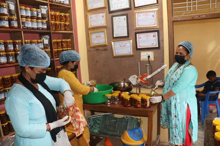 सहकारीको तालिमले बनायो आत्मनिर्भर, अचार बेचेरै ५ लाख आम्दानी