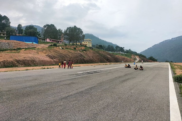 पाटन विमानस्थल बन्द, ११ करोडमा बनेको धावनमार्ग बन्यो टिकटक बनाउने थलो