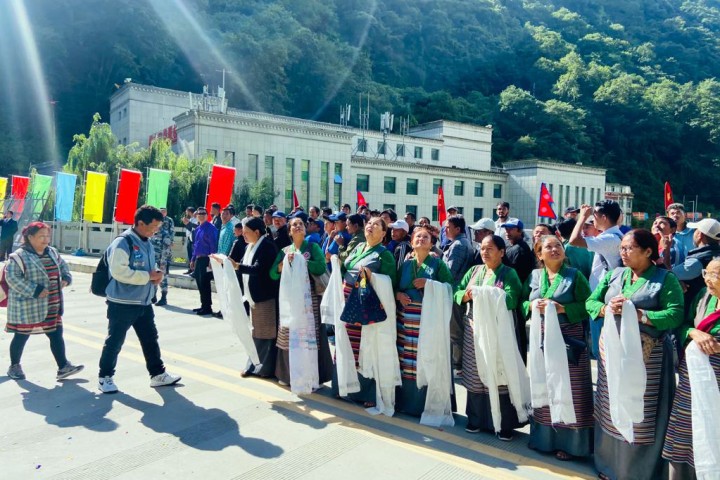 ८ वर्षपछि मानिसका लागि खुल्यो तातोपानी नाका, चिनियाँले गरे भव्य स्वागत