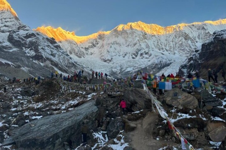 अन्नपूर्ण पदमार्गमा पर्यटकको लर्को 