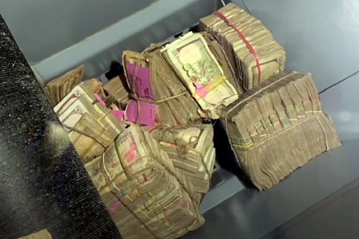 नोट प्रयोगमा खोट : वर्षेनी अर्बौंको नोट बन्छन् झुत्रा, छाप्न ठूलो धनराखी खर्च