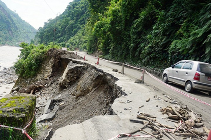बाढीपहिरोले ५० किमी सडकमा क्षति, पुनर्निर्माण गर्न २ अर्ब लाग्ने, कहाँ कति ?