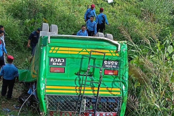 पोखरामा बस दुर्घटना हुँदा २५ बढी घाइते