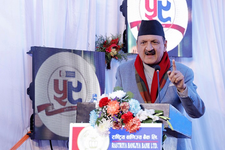 बैंकहरूले विगतमा अनुत्पादक क्षेत्रमा धेरै लगानी गर्दा अहिले समस्या देखियो : अर्थमन्त्री