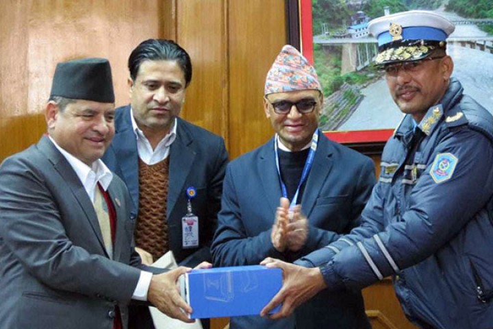 प्रहरीले पायो इम्बोस्ड नम्बर प्लेट रिड गर्ने ५ वटा 'आरएफआइडी' यन्त्र