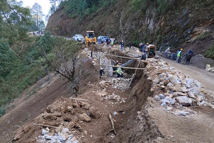 सुरक्षित बनाइँदै स्वर्गद्वारी जाने सडक, ६ किलोमिटरमा 'स्टिल ब्यारियर' राखिने