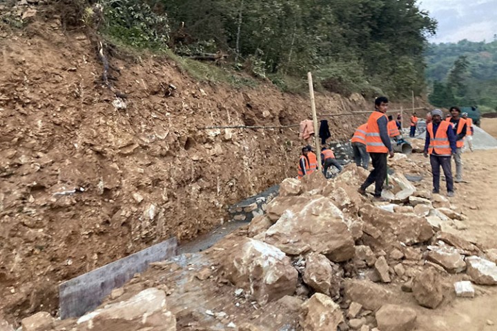 कालीगण्डकी करिडोरको काम धमाधम हुँदै, ५४ किमी एकैपटक कालोपत्र गर्ने तयारी