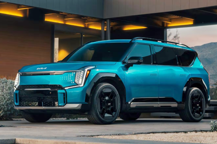 ‘वर्ल्ड कार अफ दी इयर अवार्ड’ किया ईभी-नाइनलाई, पर्फमेन्स कारमा आयोनीक-५