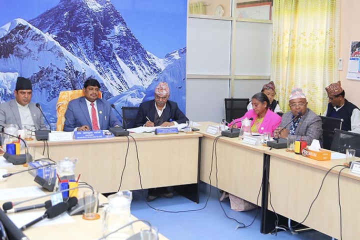 सरकारी सिमेन्ट उद्योग घाटामा गएपछि सांसदको चासो, मन्त्रीले भने, 'न्यूनीकरण गर्छौं’