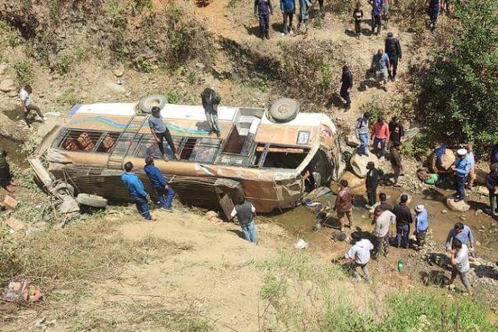 सल्यानमा यात्रुवाहक बस दुर्घटना