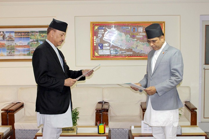 राष्ट्र बैंकको सञ्चालकमा मधु मरासिनीले लिए शपथ