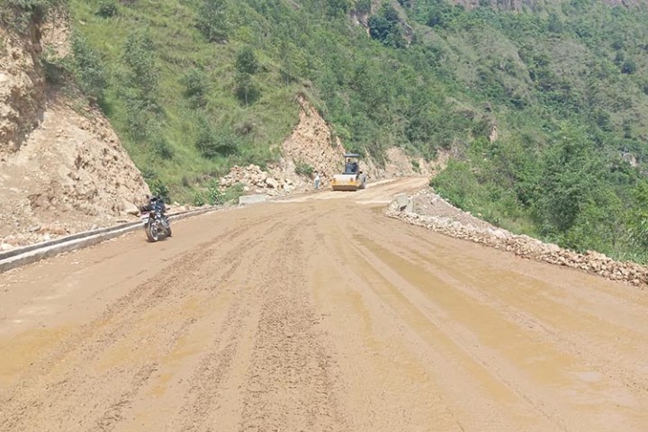 मालढुङ्गा-बेनी सडक कालोपत्र गर्न १३ दिन बन्द गरिँदै