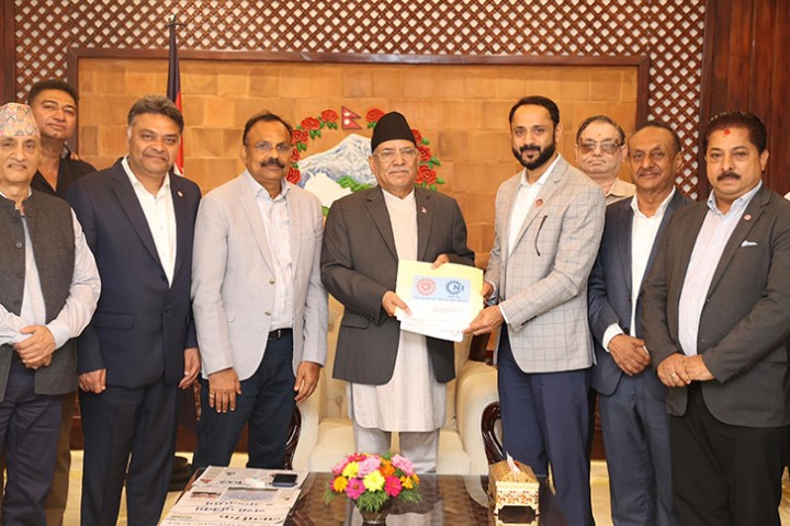 बढाइएको कर घटाउन माग गर्दै व्यवसायी पुगे बालुवाटार, संशोधन गर्ने प्रधानमन्त्रीको आश्वासन