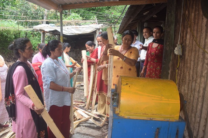 कुहिएर खेर जाने केराको थामबाट फाइबर, धागो र कम्पोष्ट मल