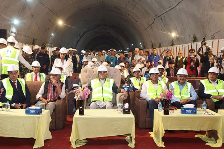 ९०० मेगावाटको अरुण तेस्रोको मुख्य सुरुङ 'ब्रेक थ्रु'