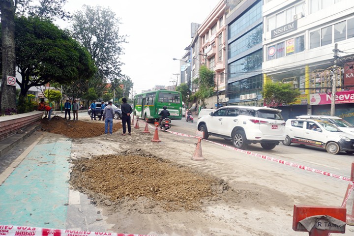 कुपण्डोलको भासिएको सडक मर्मतपछि सवारी संचालनमा