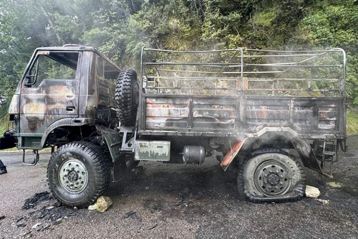 गुडिरहेको नेपाली सेनाको ट्रकमा आगलागी