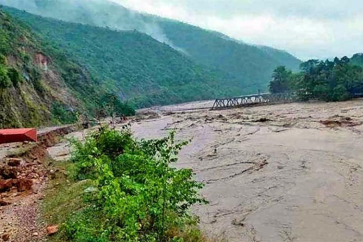 रामेछाप-सिन्धुली वैकल्पिक मार्गबाट यातायात सुचारु