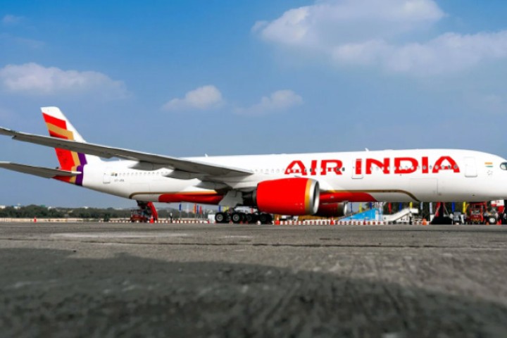 काठमाडौंबाट दिल्ली उड्न लागेको जहाजमा बम राखेको खबर आयो, चेकजाँच गरिँदै