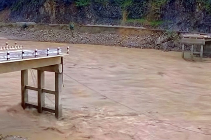 सुनकोशीस्थित फोक्सिङटारमा बेलिब्रिज जडान सुरू