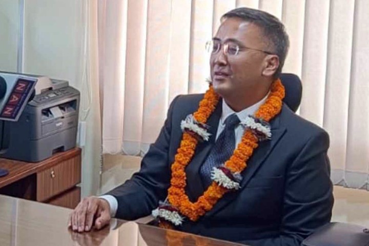 बोर्ड अध्यक्ष श्रेष्ठले सम्हाले कार्यभार, यस्तो गरे पहिलो निर्णय