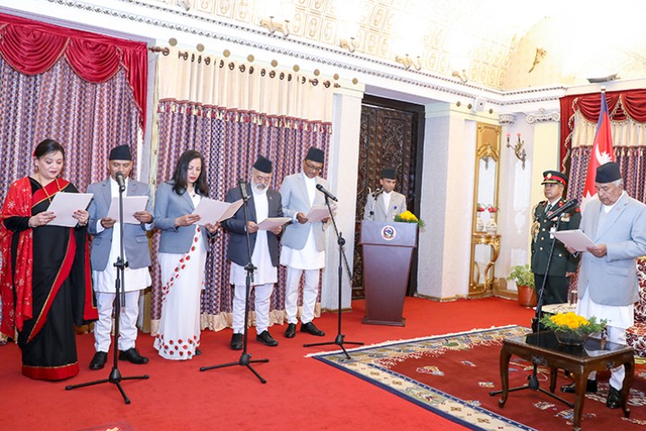 नवनियुक्त ५ राजदूतले लिए शपथ