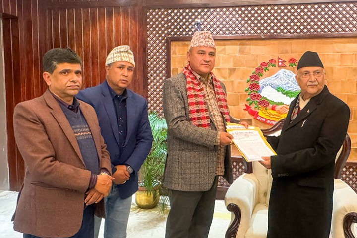 बक्यौता रकम भुक्तानीका लागि व्यवसायीले गुहारे प्रधानमन्त्री