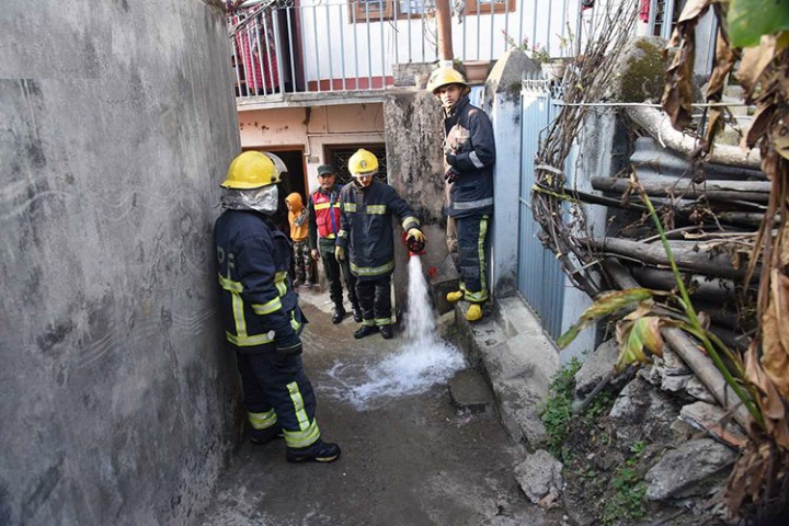 काठमाडौंका दमकल जान नसक्ने गल्लीमा ड्राइराइजर जडान
