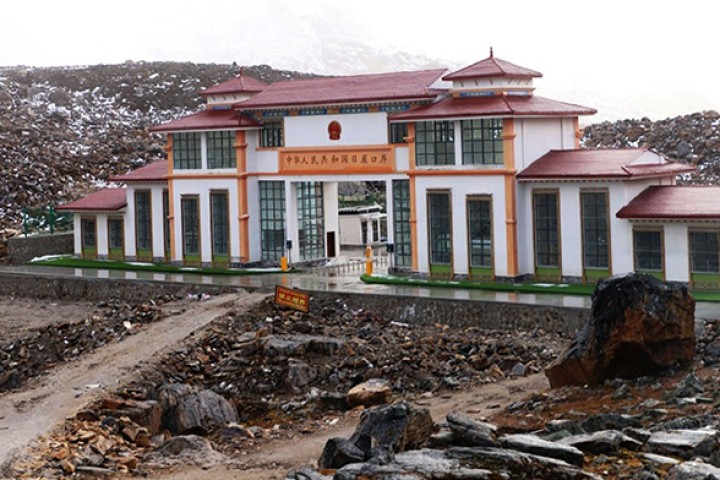 तमोर करिडोर मार्फत टिप्ताला नाका पुग्न थाले गाडी