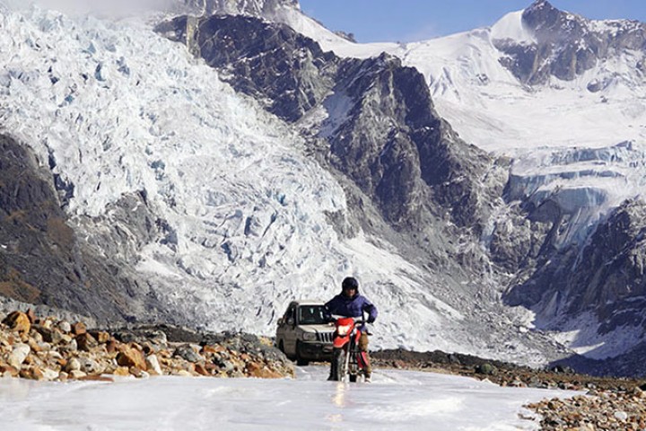 ५१०० मिटर उचाइको टिप्ताला नाकामा पहिलोपटक पुग्यो मोटरसाइकल 