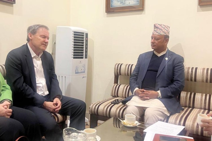 नवीकरणीय ऊर्जा कार्यक्रम २ वर्ष थप्न वेलायतलाई मन्त्रीको आग्रह